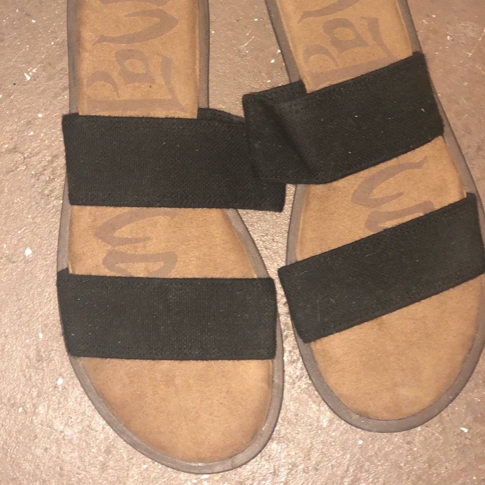 Black stretchy strap sandal